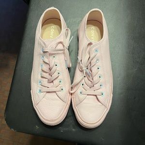 Converse, Light Pink, size 8 in men’s and 10 in women’s